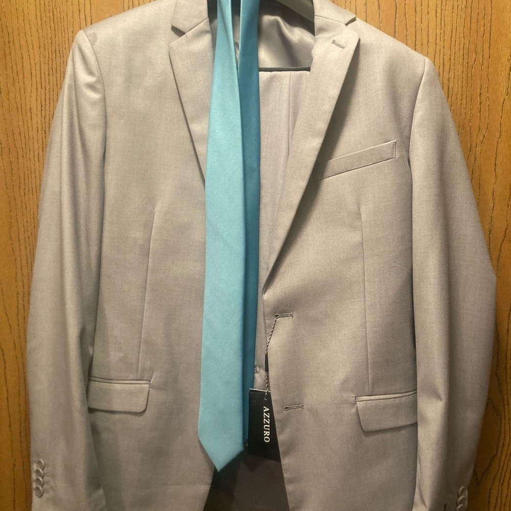 Gray Modern Suit with Blue Accent